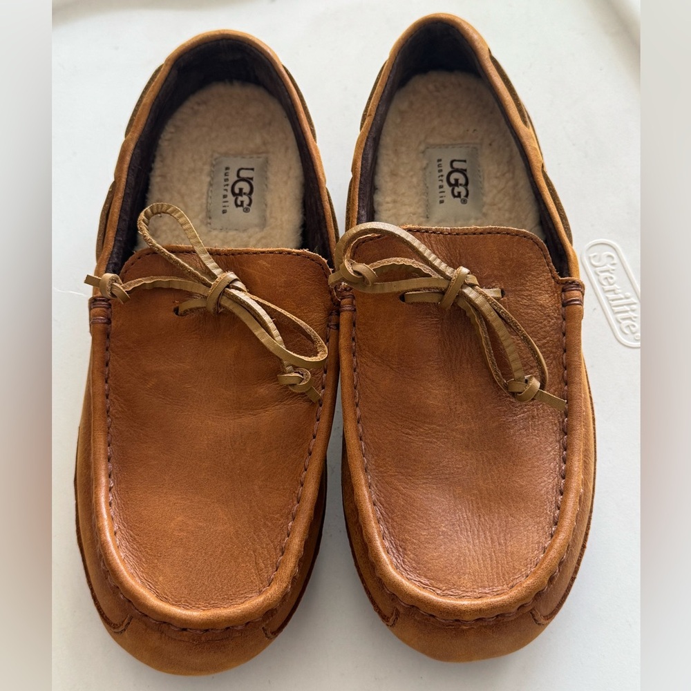 UGG Men's Byron, Size 8 S/N 1004247, brown leather moccasin-style slippers